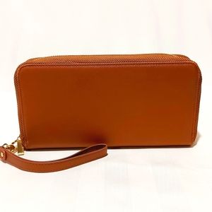 TRIPLE C PHONE CHARGING WALLET NWOT!